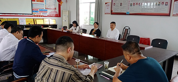 萍乡市政府副市长肖双燕在金家村指导脱贫攻坚工作