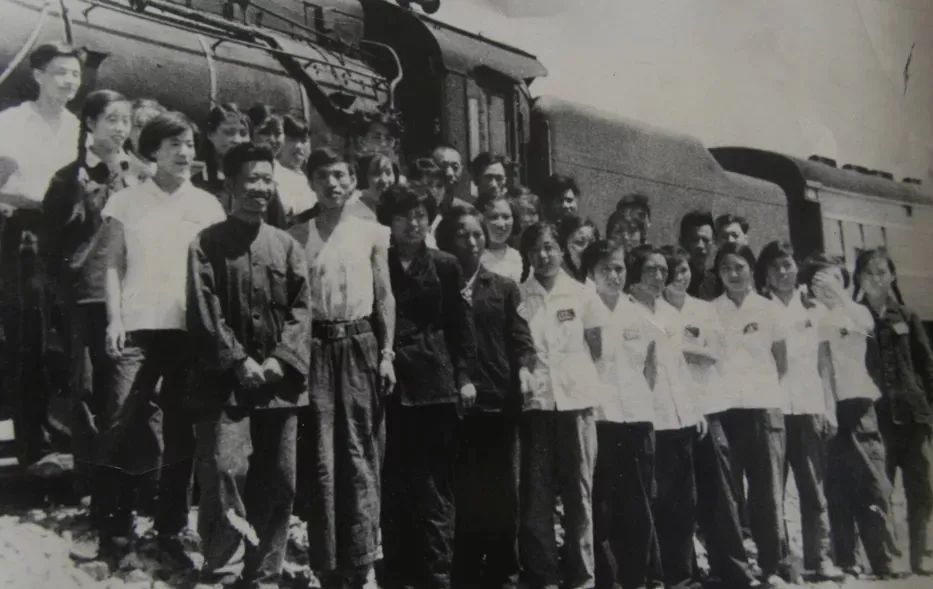 62年后的今天,时任列车长张敏媛和现任列车长张宗玉为大家深情讲述了