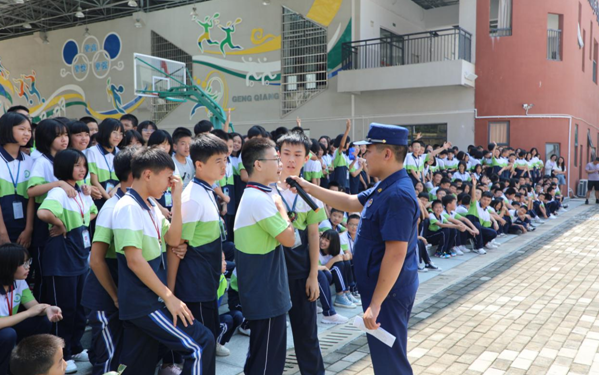 赣州市崇义县消防救援大队开展校园消防疏散演练和实操实训活动