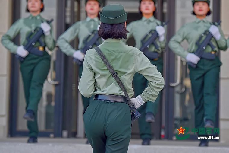 阅兵训练场,这是女兵方队的一天_每日新余