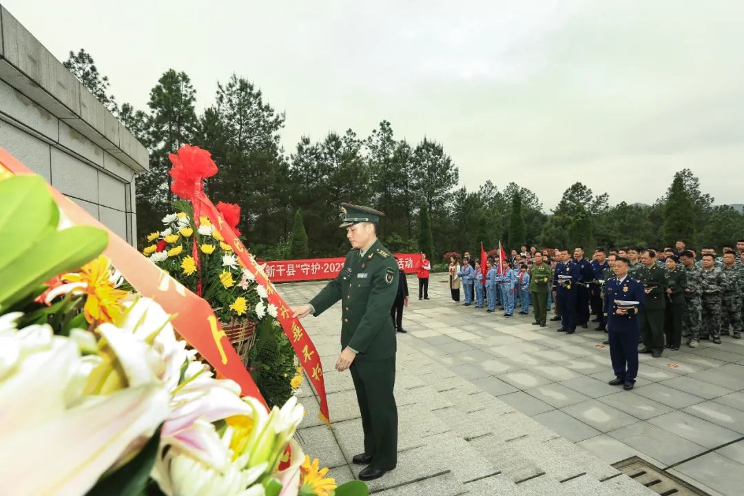 网络中国节清明节我县各界干群到王众岭烈士陵园祭奠英烈追思历史