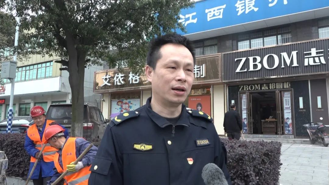 城管局市政园林管理所吴小勇说,随着雨季的来临,新干县市政园林管理所