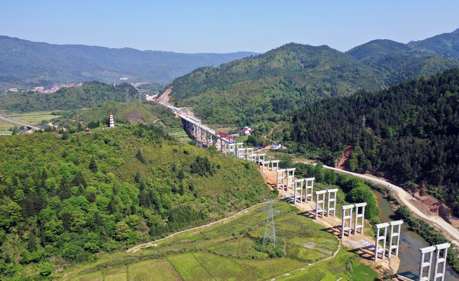 航拍莲花:萍莲高速公路建设