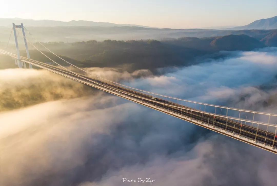 一条穿越中国西南边陲高山峻岭的巍峨大桥——云南龙江特大桥,历时7年