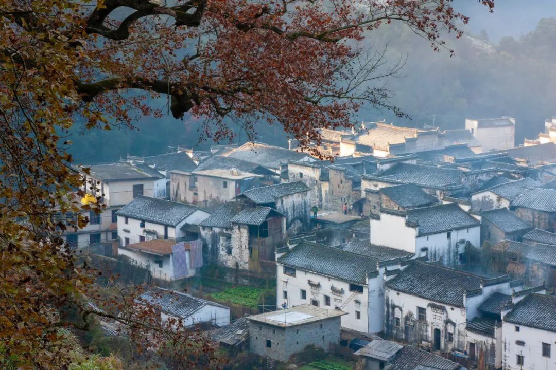 瑶里古镇 瑶里古镇是德镇陶瓷发祥地,也是