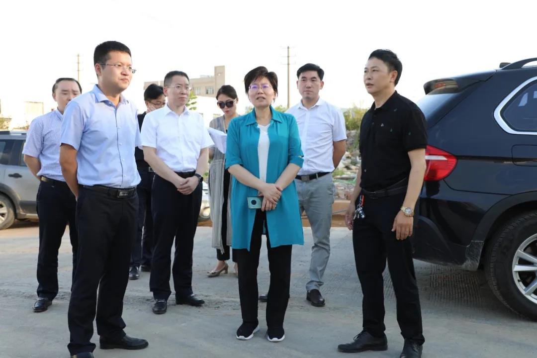 德安头条三连书记艾菲代县长现场调度华曌服装鑫城纺织等工业项目