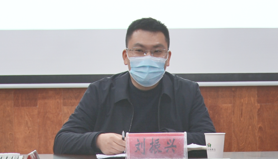 12月16日下午,铅山县举行政务服务监督员聘任仪式,副县长刘振兴出席并