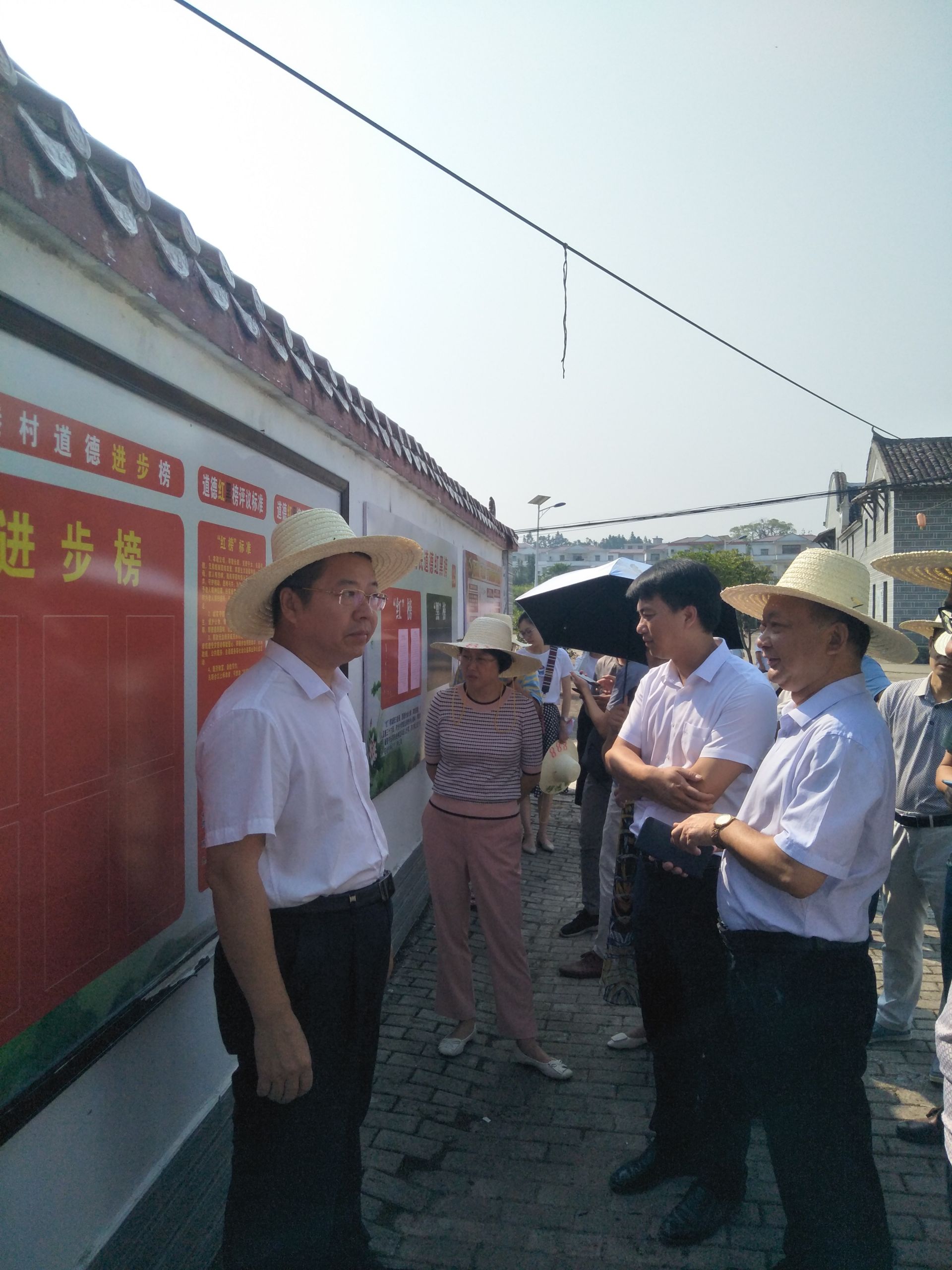 赣州市委宣传部常务副部长明心平一行考察学习头陂镇西港村赖潞旌诎