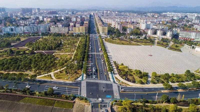 今年,广昌县为进一步提升城市功能与品质,投入7392万元,实施县城主干