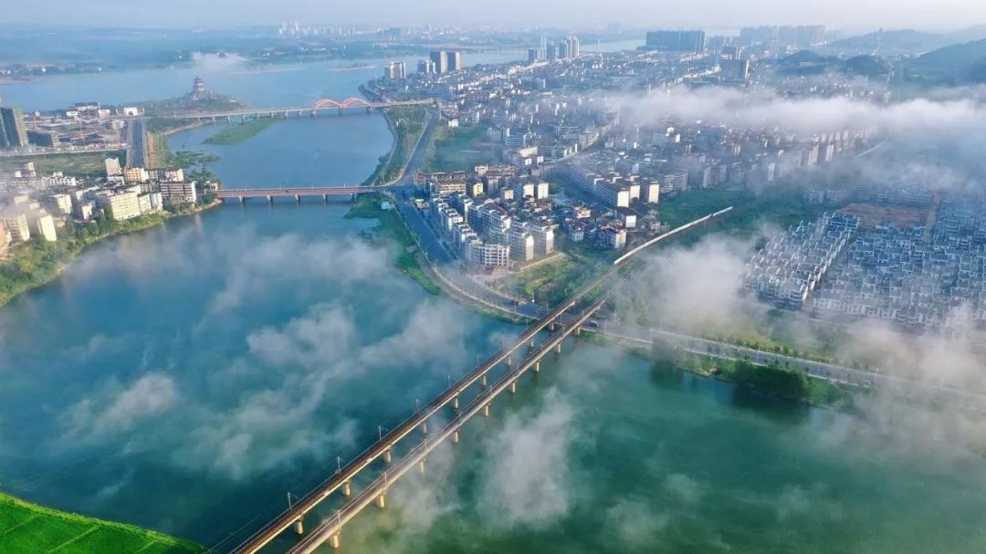航拍江西吉水平流雾景观 云海翻腾似仙境