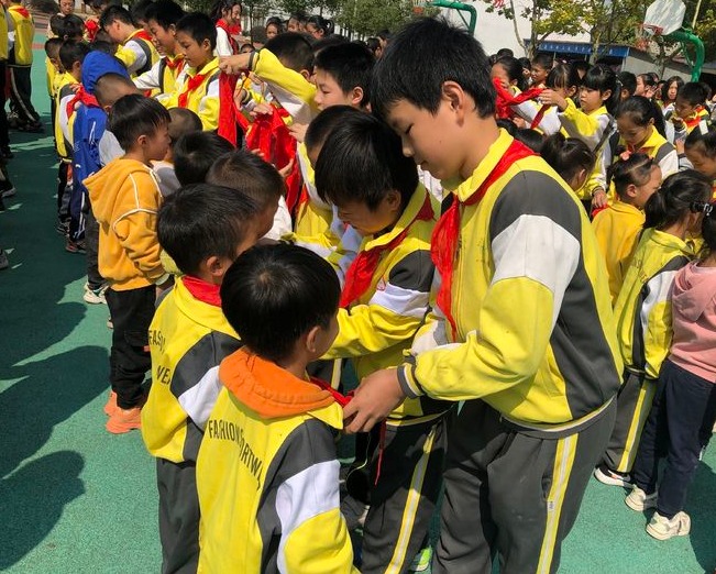 八都小学开展一年级新生入队仪式活动