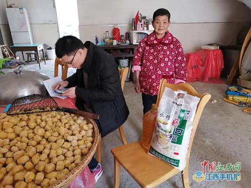 情恋贫困百姓筑梦脱贫路上武宁县新宁镇南市村第一书记张鉴铭