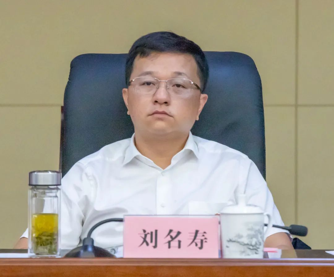 聚焦两会武宁县委副书记刘名寿参加县政协十四届一次会议第三联组讨论