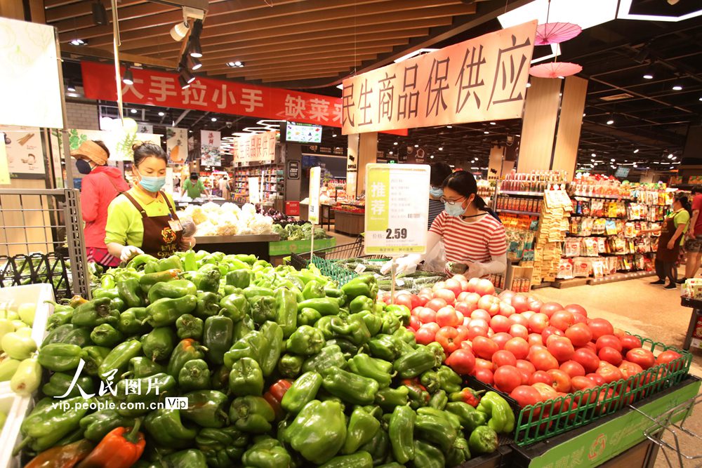 北京各大超市货源充足市民有秩序购买