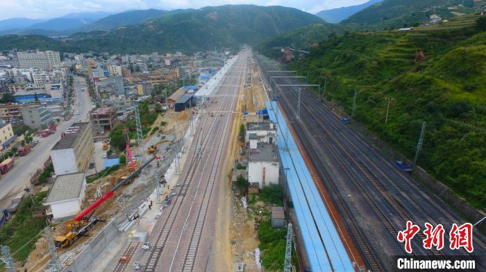 成昆铁路复线冕宁站站场改造完成新老成昆铁路实现互通