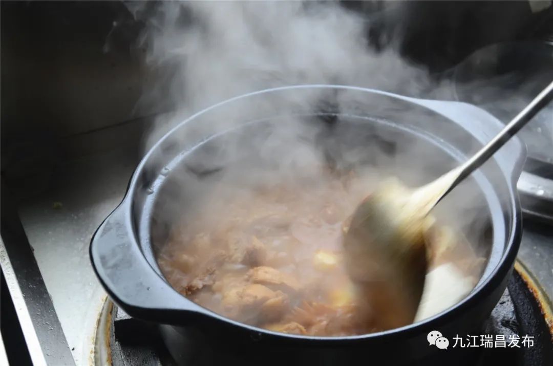 遇见美丽江西 | 瑞昌特色美食——"山药松针土鸡煲"