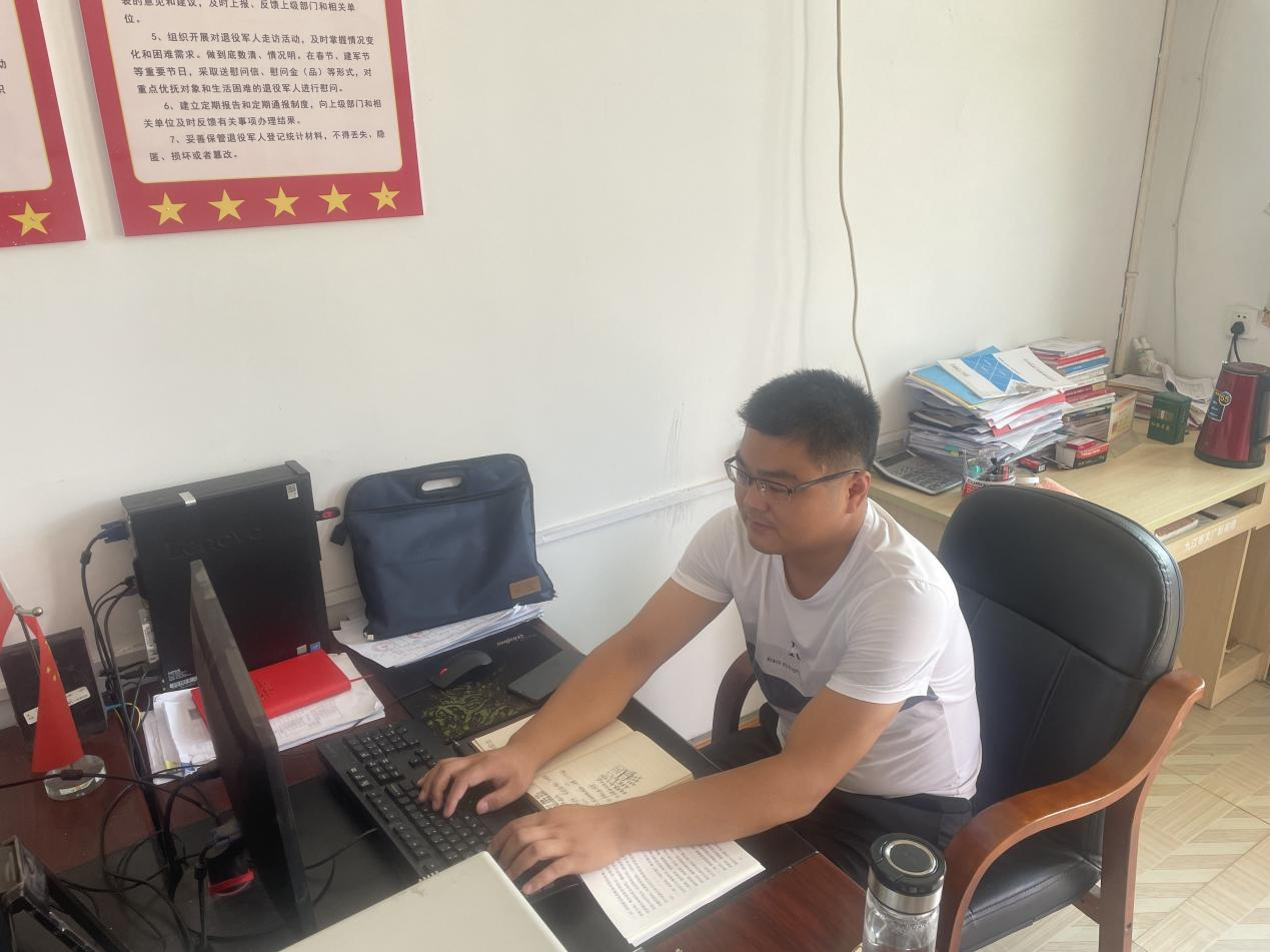 让党代会精神在共升村落地生根阳峰乡共升村支书江训强学习县第十四次