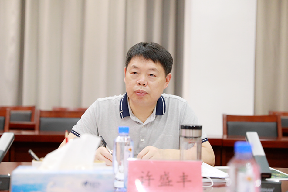 5月30日,江西省水利厅规计处处长许盛丰带队到赣州开展重大水利项目