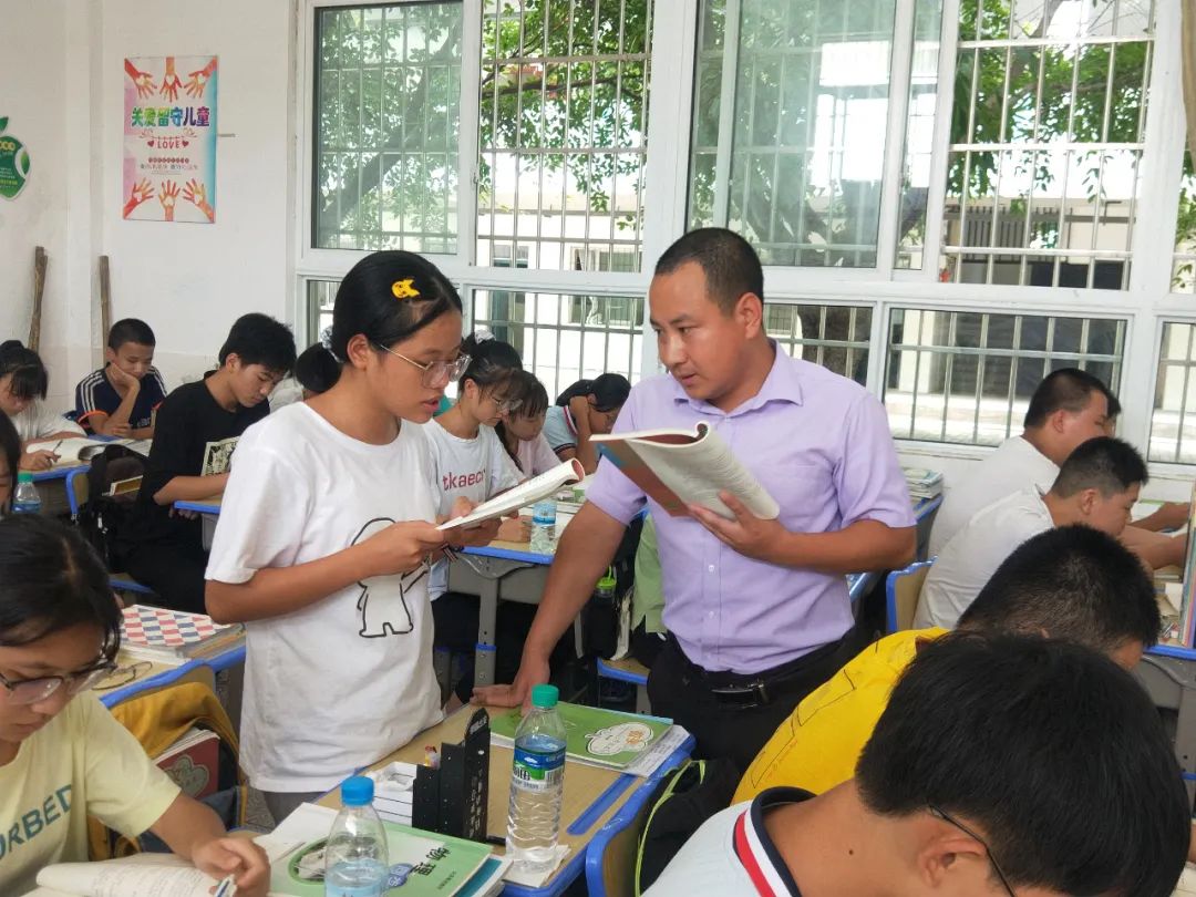 无悔写春秋潜心育桃李记赣州市潭东中学教师余承鸿