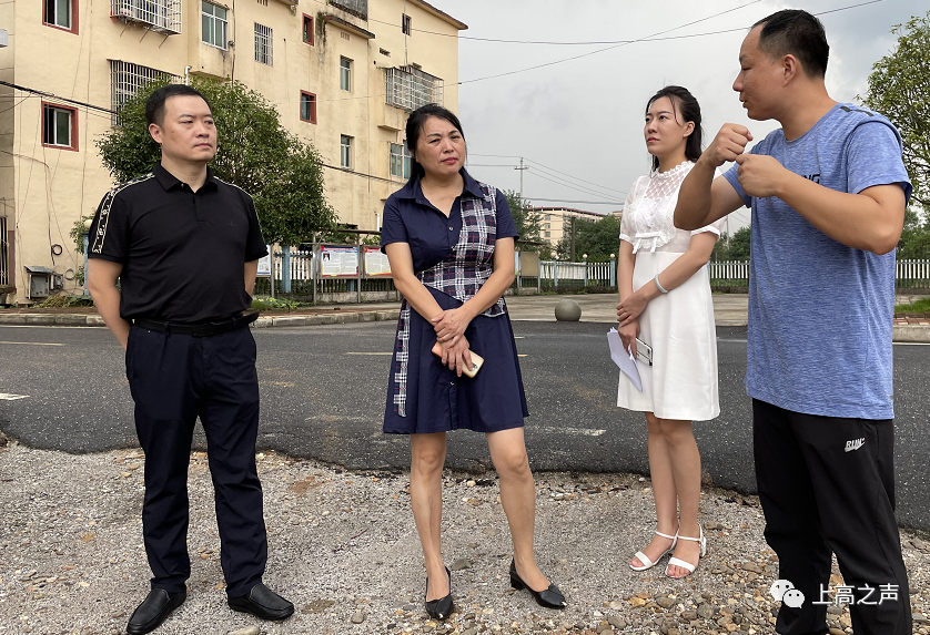 8月21日,县委副书记陈爱红,县委常委,宣传部长李微先后到敖山镇,敖阳