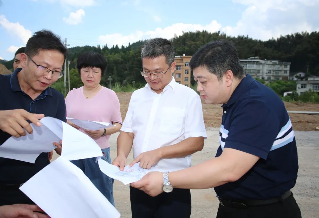 熊小亮现场督导推进重点民生项目建设