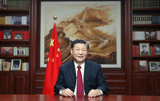 新年前夕，国家主席习近平通过中央广播电视总台和互联网，发表二〇二〇年新年贺词。 (新华社记者 鞠鹏摄)