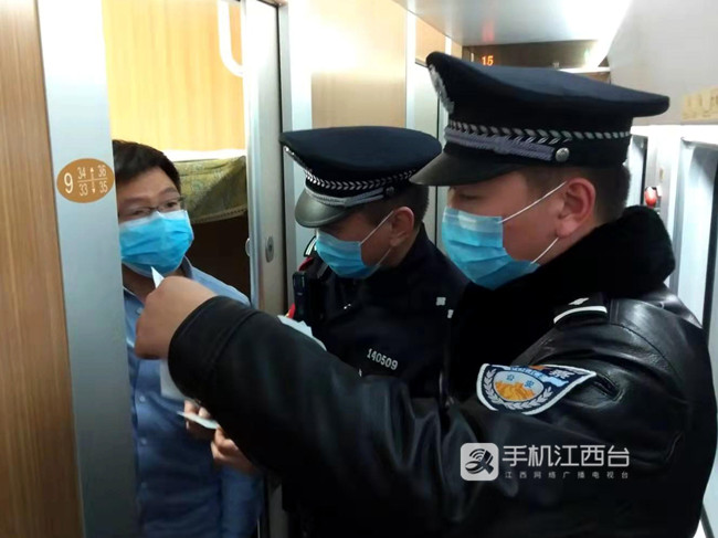 图2提醒旅客做好自身防护_副本