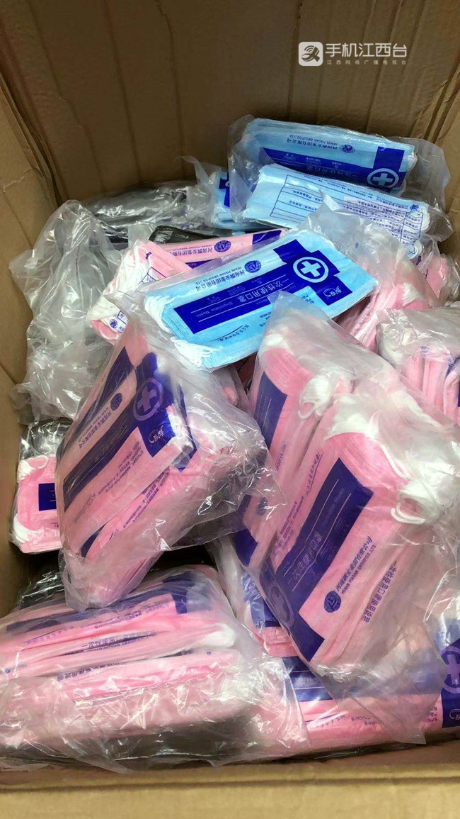 南昌东湖警方查获的假冒伪劣一次性医用口罩