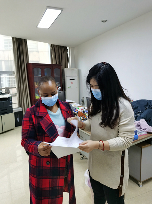 1右一为李妍婷老师