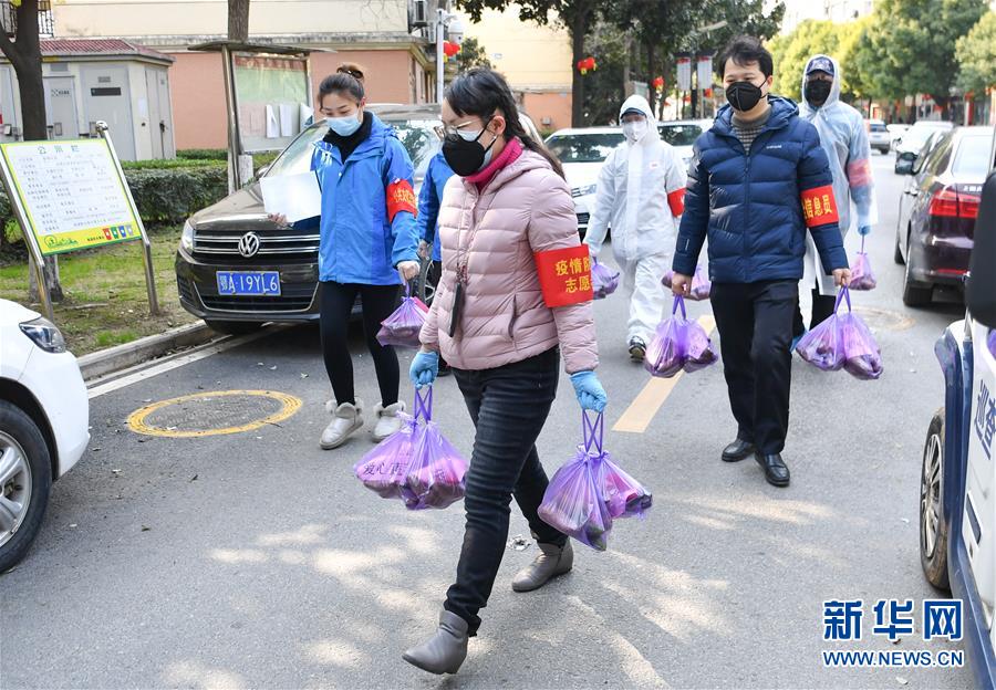 （习近平致敬的战“疫”英雄·志愿者篇·图文互动）（6）他们，微光成炬照征程