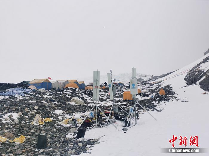 中国移动珠峰海拔6500米前进营地。