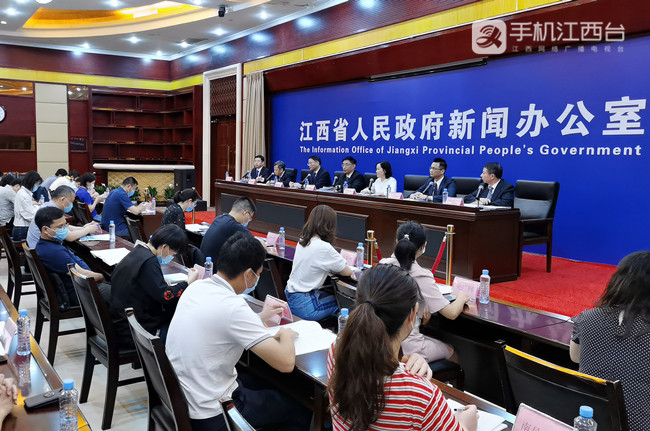 5月27日上午，“生态赣鄱·银保同行”新闻发布会在南昌召开。记者陶望平 摄