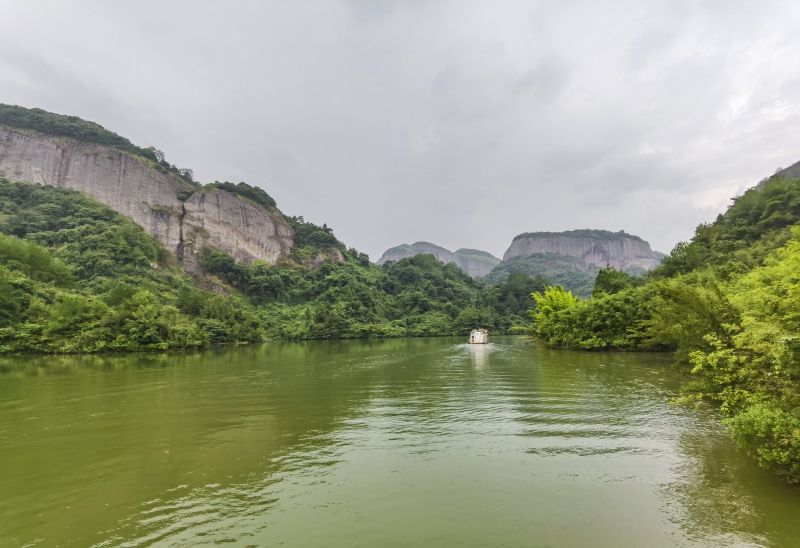 会昌汉仙湖景区十里画廊风光。菜尾蝗摄