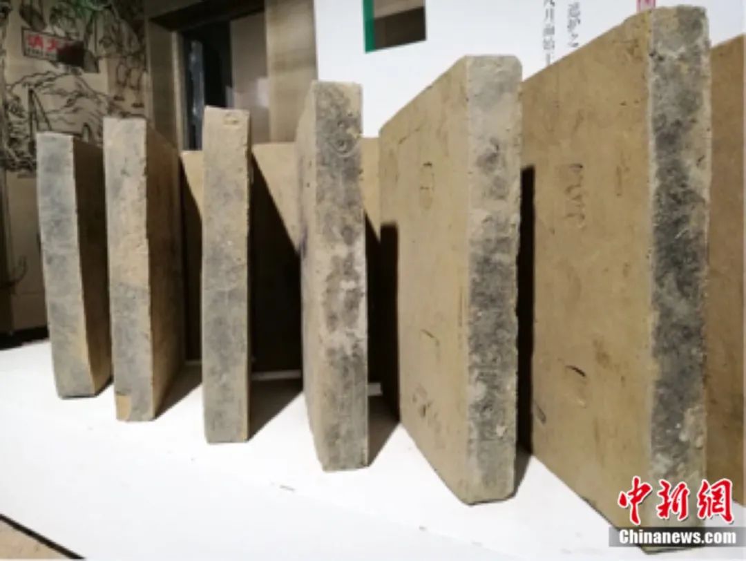 “一‘砖’多能，说的就是我。” 钟升 摄
