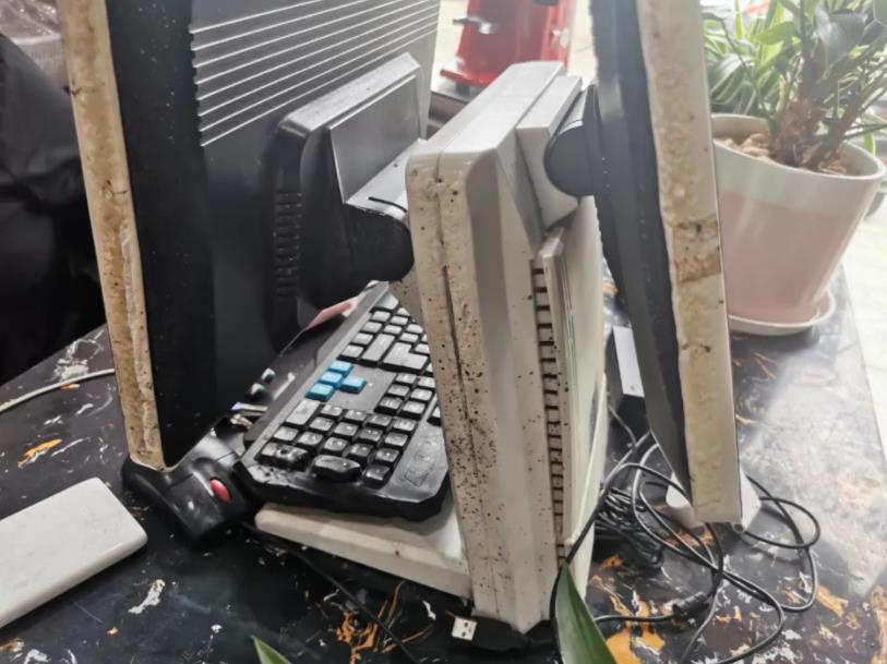 婺源小吃店凌晨发生火灾 起火竟然是充电宝引起的