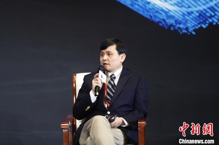 张文宏：二次感染不值得讨论当下最重要的是疫苗和药物