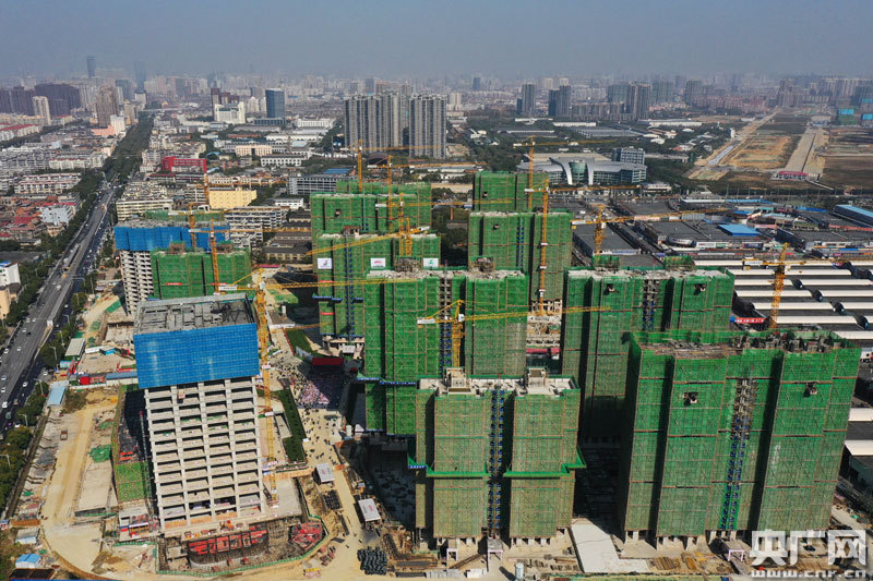 江西南昌南莲路周边安置小区城市棚户区改造安置房建设项目共50栋单体建筑，是南昌单体最大的棚改安置房项目（央广网发 记者范存宝 摄）