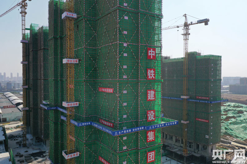 江西南昌南莲路周边安置小区城市棚户区改造安置房建设项目共50栋单体建筑，是南昌单体最大的棚改安置房项目（央广网发 记者范存宝 摄）