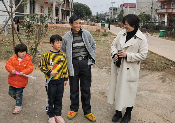 鹰潭市贵溪市河潭埠垦殖场开展春节暖心计划生育特殊家庭走访慰问活动