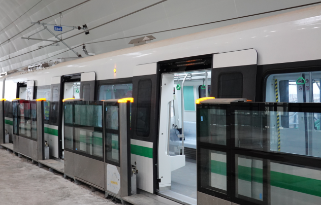 南昌地铁4号线的列车腰线为绿色