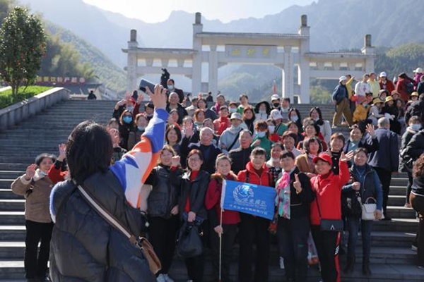 春遊踏青季火爆萍鄉武功山景區迎來2022年首個千人旅行團