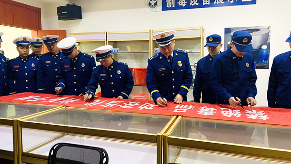 团员青年签名“拒绝毒品”承诺