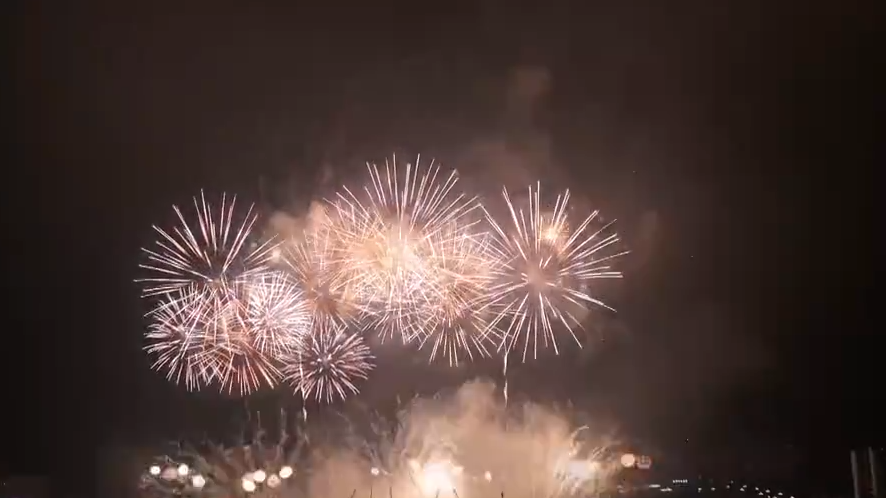 宜春万载：万家灯火盛世同庆 焰火晚会祝福祖国