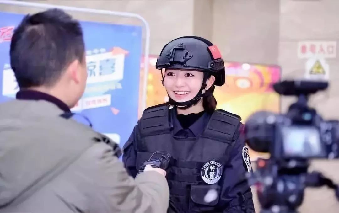 特警使命女扮演者图片