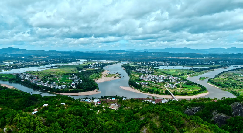 寧都縣黃石鎮大洲塘村 地處梅江和琴江交匯處 地質遺蹟景觀豐富 該村