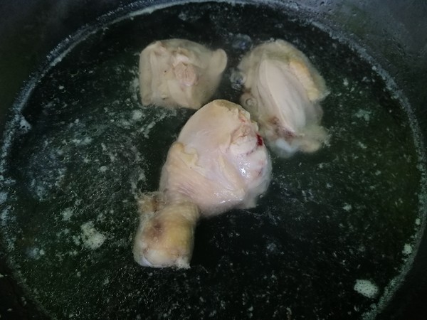 鸡腿焖饭的步骤 鸡腿焖饭的步骤