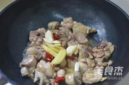 胡萝卜鸡腿肉的步骤 胡萝卜鸡腿肉的步骤