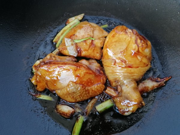 鸡腿焖饭的步骤 鸡腿焖饭的步骤