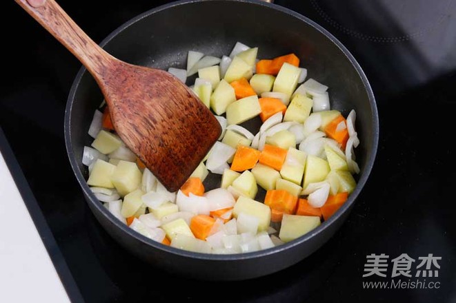 咖喱牛肉芝士焗饭的步骤 咖喱牛肉芝士焗饭的步骤