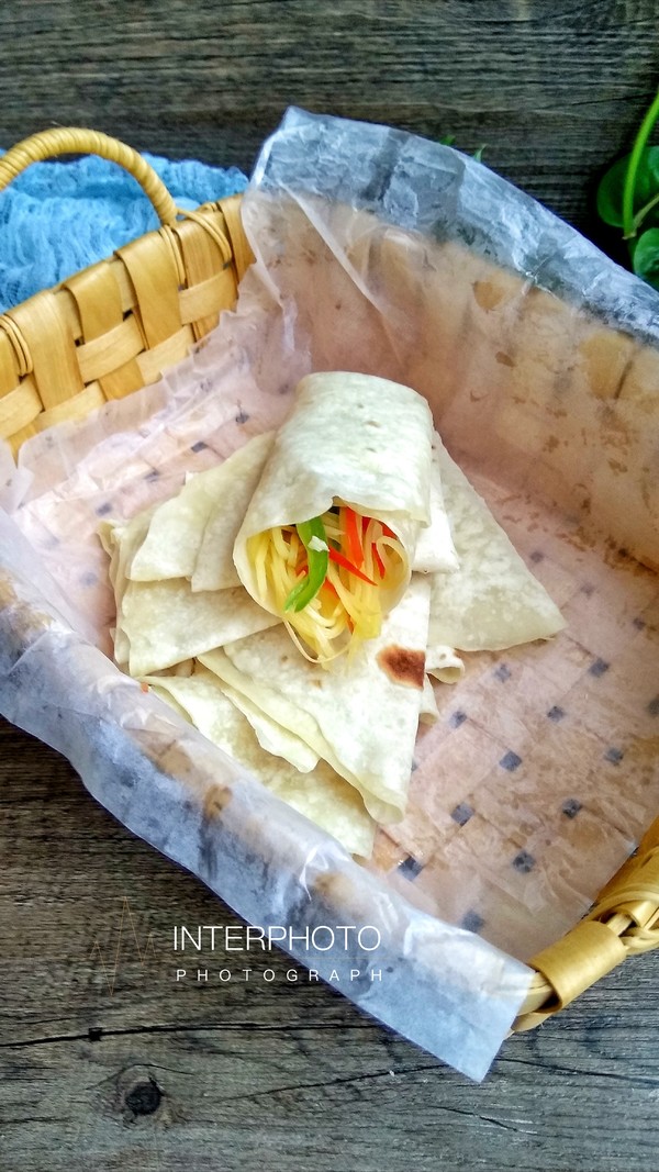 土豆丝卷饼成品图